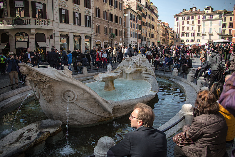 20160325 0527VRAw [R~I] Brunnen vor der Spanischen Treppe, Rom