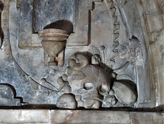 bovey tracey church, devon, skull on c17 tomb of elizeus hele +1636 (4)