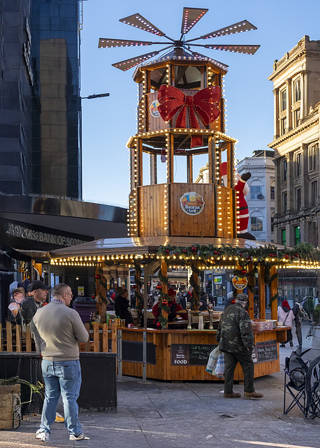 Weihnachtspyramide and Schaukelgrill