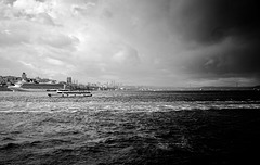 Gewitter über der Skyline von Istanbul - Thunderstorm over the Istanbul Skyline