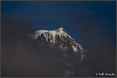 Mont Blanc lugt durch die Wolken