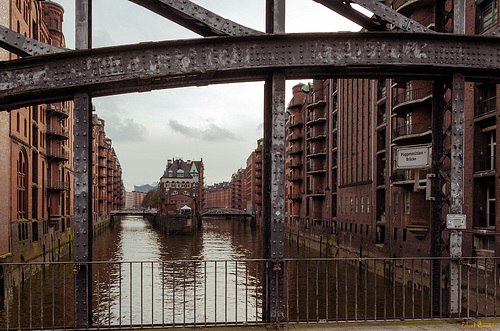 Starke Balken an der Poggenmühlenbrücke