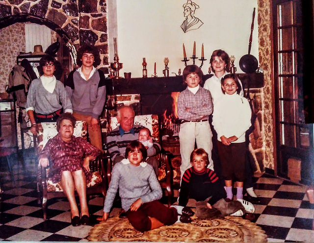 Mes parents avec leurs petits enfants 1975