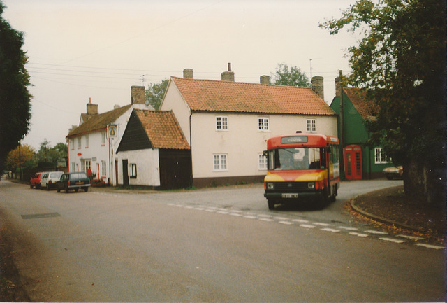 Eastern Counties TH911 (C911 BEX) in Barton Mills - 15 Oct 1988 Eastern Counties TH911 (C911 BEX) in Barton Mills - 15 Oct 1988