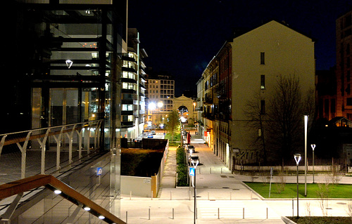 Milano - Porta Nuova arch from Alvar Aalto square