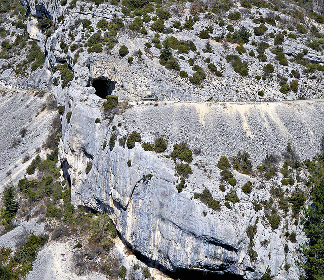 Monieux. Gorges de la Nesque (84) 28 mars 2012.