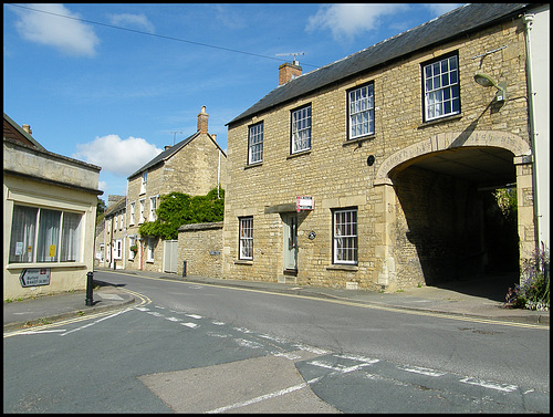 White Hart arch at Charlbury