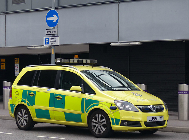 LAS Zafira at Heathrow - 15 September 2015