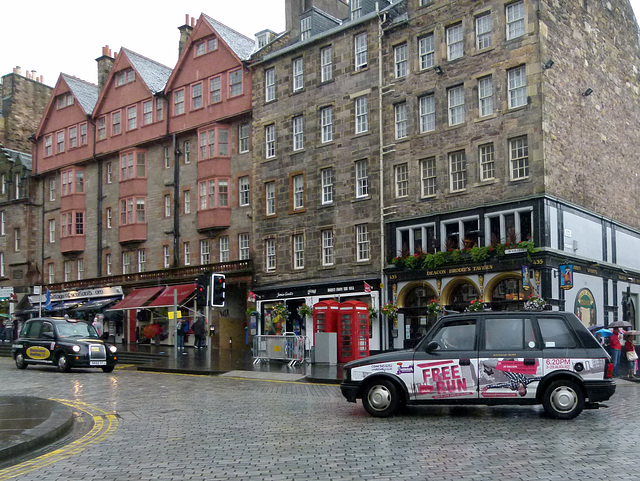 2 Taxis in Edinburgh 2 Taxis in Edinburgh