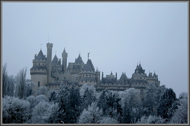 sa majesté entourée de givre .....