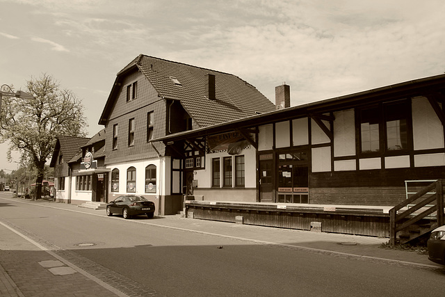 Bahnhof Herten, ehem. Empfangsgebäude mit Güterabfertigung / 22.04.2018