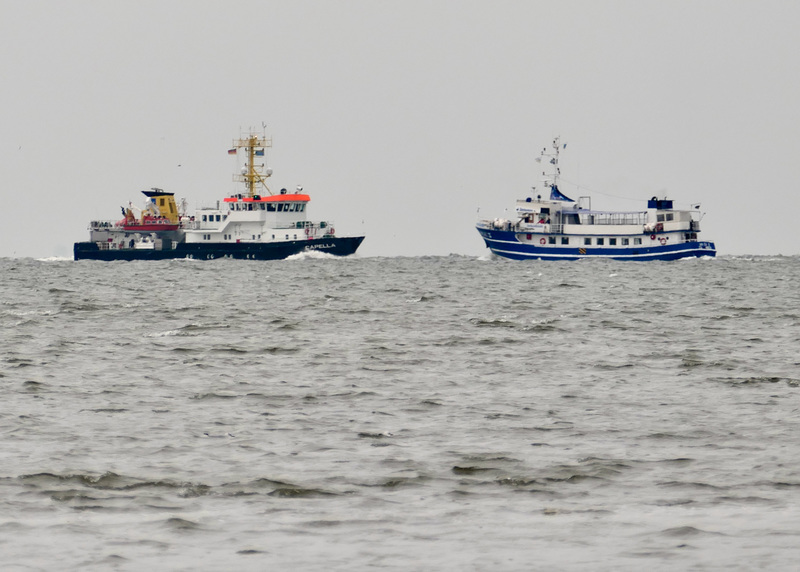 Schiffe fahren Richtung Elbe/Nordsee