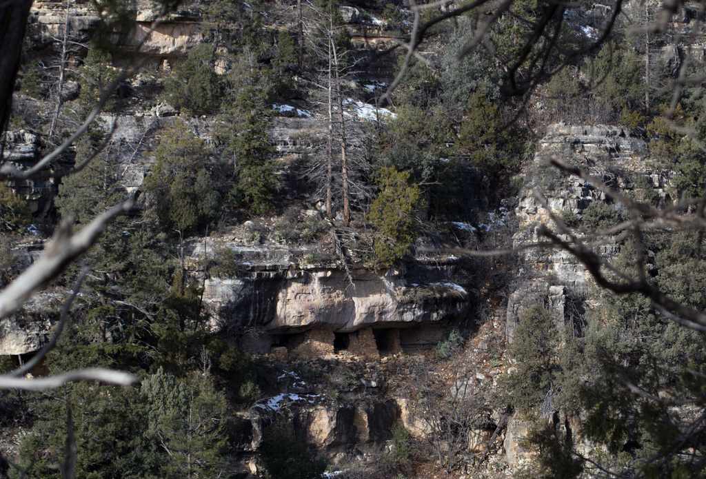 Walnut Canyon National Monument cliff dwellings (1565)