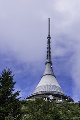 auf dem Ještěd - Aussichtsturm, Sendemast, Hotel und Restaurant ... P.i.P.  (© Buelipix)