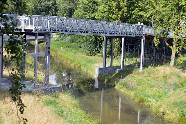 Brücke eins von...