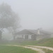 Almhütte im Nebel