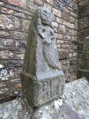 bovey tracey church, devon ,  c17 tomb of maria forbes +1655 (9)