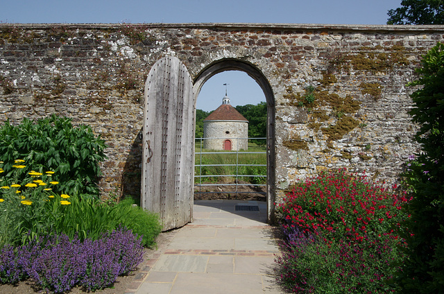 The gate in the wall