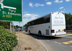 Jubilee Coaches W27 JCR approaching Fiveways at Barton Mills - 29 Jul 2022 (P1120779)