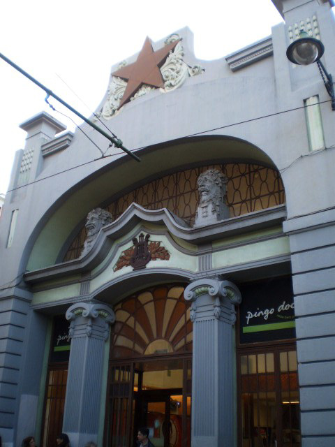 Lisbon building of a 1909 borough.