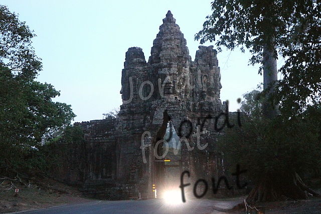 Capvespre a la porta sud d'Angkor Town-Cambodja