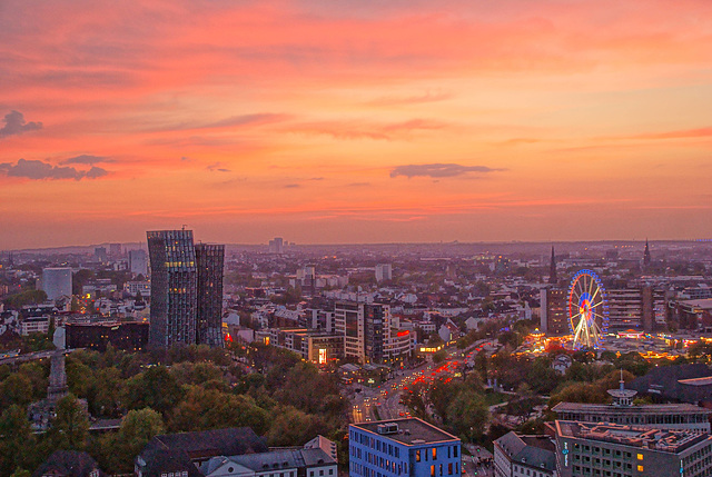 Michel-Blick zum Dom im Abendrot