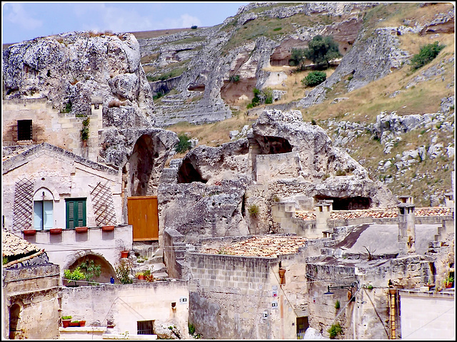 Matera : le case costruite sui  'SASSI' , patrimonio UNESCO