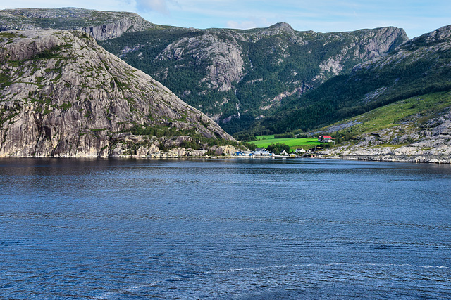 Approaching Eidfiord