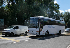 Jubilee Coaches W27 JCR approaching Fiveways at Barton Mills - 29 Jul 2022 (P1120778)
