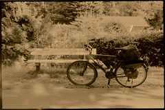 Bank mit Fahrrad