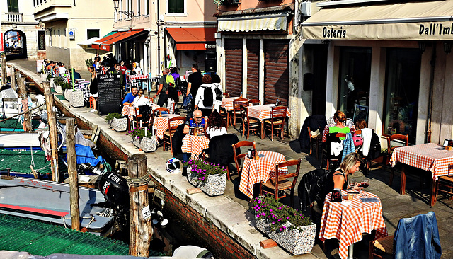 Essen und trinken am Canal Vena