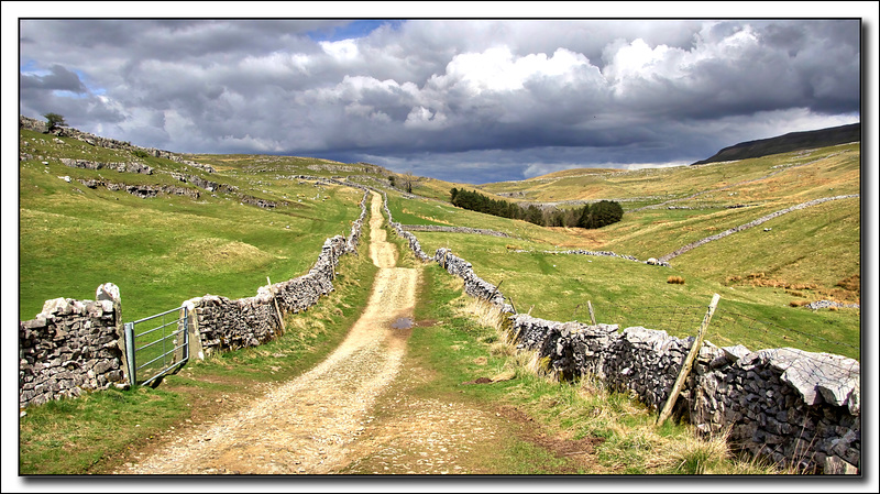 The way back from Pen-y-ghent......HWW