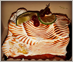 Bûche au citron meringuée ..! Bon appétit !