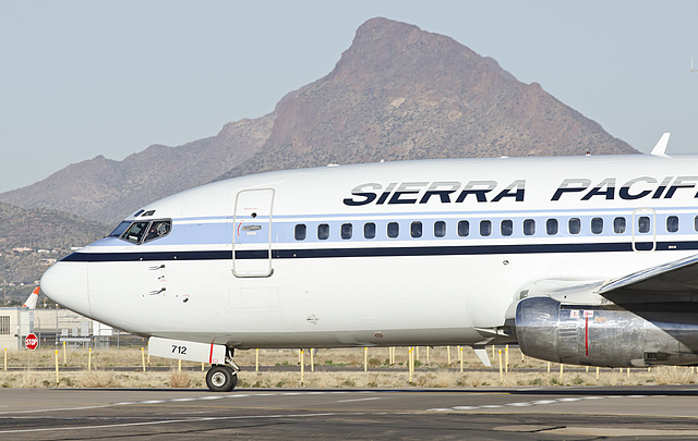 Sierra Pacific Airlines Boeing 737 N712S