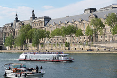 A bateaux mouche on the Seine (Explored)