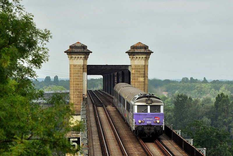 BB 67400 sur le viaduc