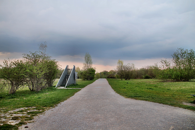 Weg im Landschaftspark Mechtenberg (Gelsenkirchen-Ückendorf) / 14.04.2022