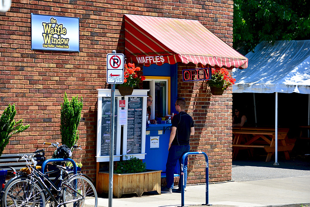 USA 2016 – Portland OR – Wafﬂe Window