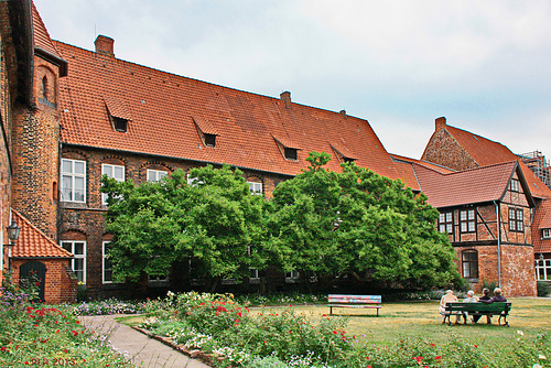 Lüneburg, Rathaushof ... Happy Bench Monday!