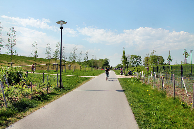 Radweg "Allee des Wandels" auf der ehem. RBH-Zechenbahn (Herten-Langenbochum) / 22.04.2018