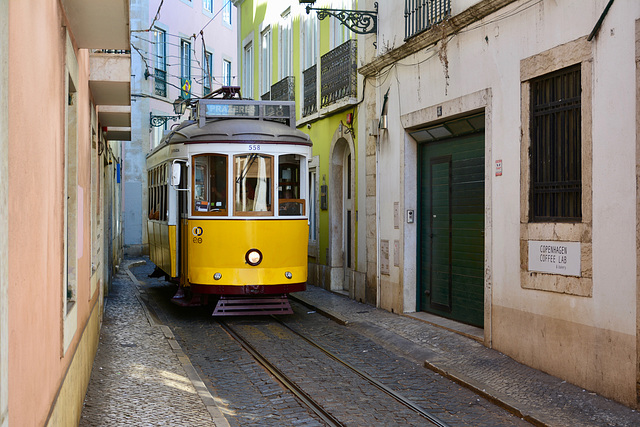 Lisbon 2018 – Trams in the Escolas Gerais