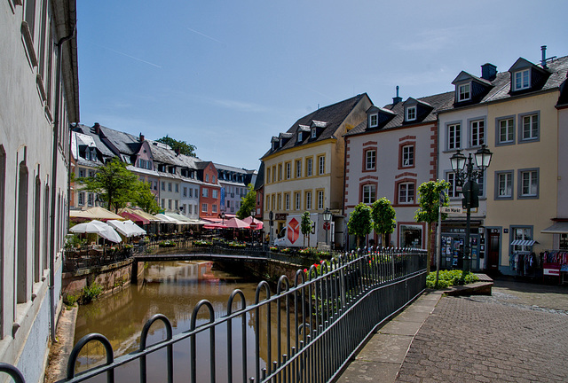 Saarburg - Pferdemarkt:  Brücke über den Leukbach (© Buelipix)