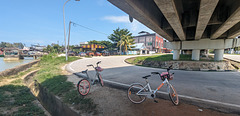 Nos petits vélos sous le pont / Our small bicycles under bridge