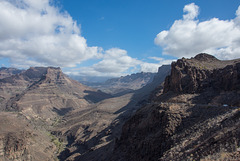 Blick vom 'Mirador Astronómico de la Degollada de las Yeguas' in den 'Barranco de Fataga' ... pls. press "z" for view on black background (© Buelipix)