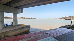 Moment de pêche sous le pont