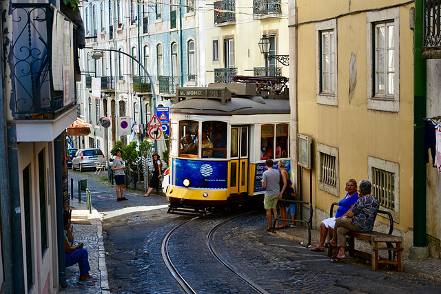 Lisbon 2018 – Trams in the Escolas Gerais