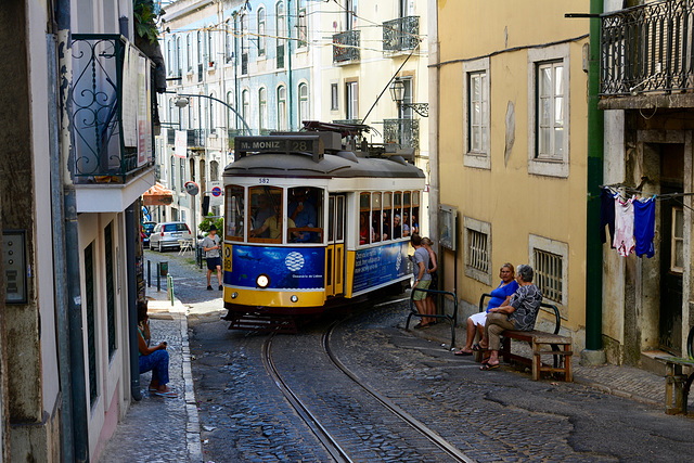 Lisbon 2018 – Trams in the Escolas Gerais