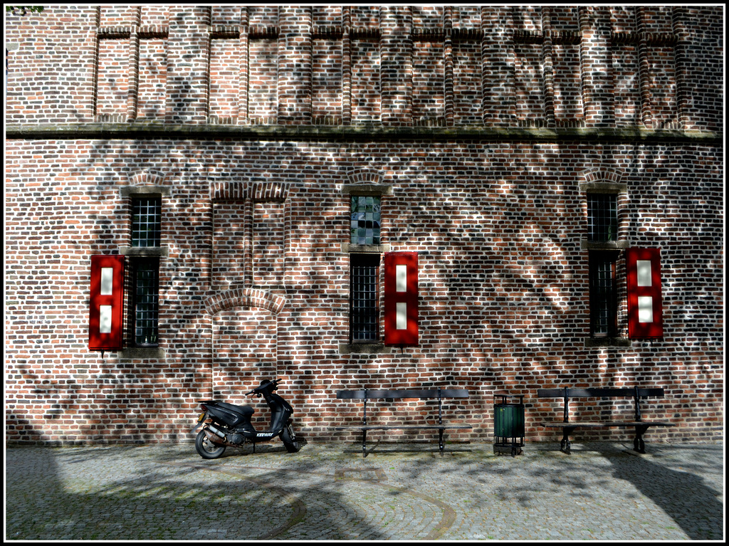 City Hall-Wall    Shadow     (Hbm)