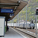Durchfahrt eines Güterzuges richtung Italien im Bahnhof Brig