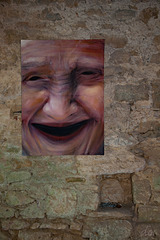 un rire sur le mur